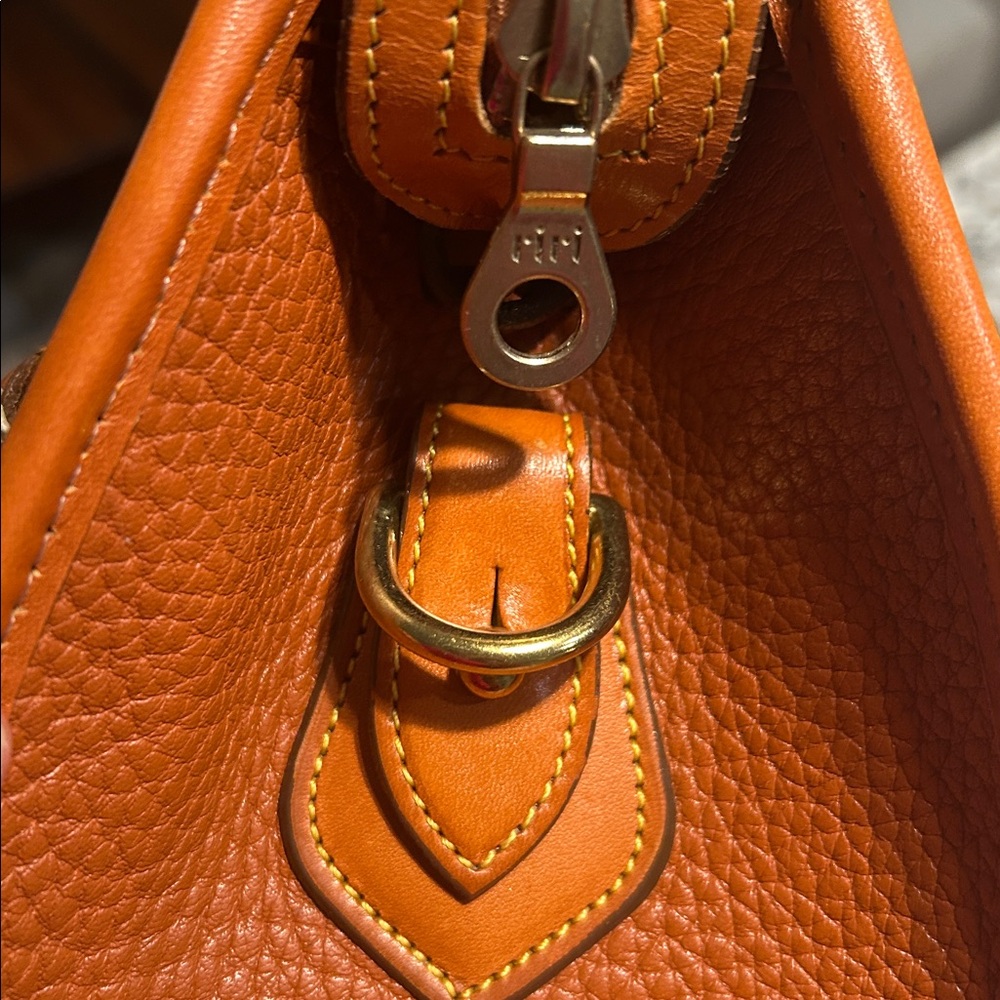 VINTAGE Dooney and Bourke Elegant Tan Leather Handbag - Picture 5 of 6
